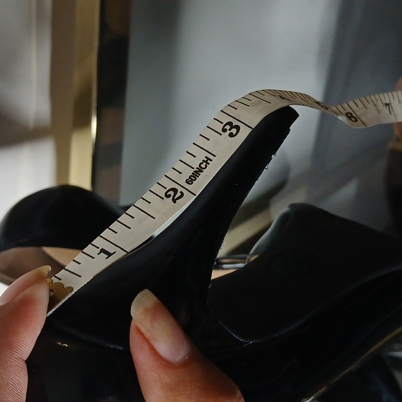 Micheal Kors Black Patent Leathet Pointed Toe Heels Size 6 - Picture 12 of 12